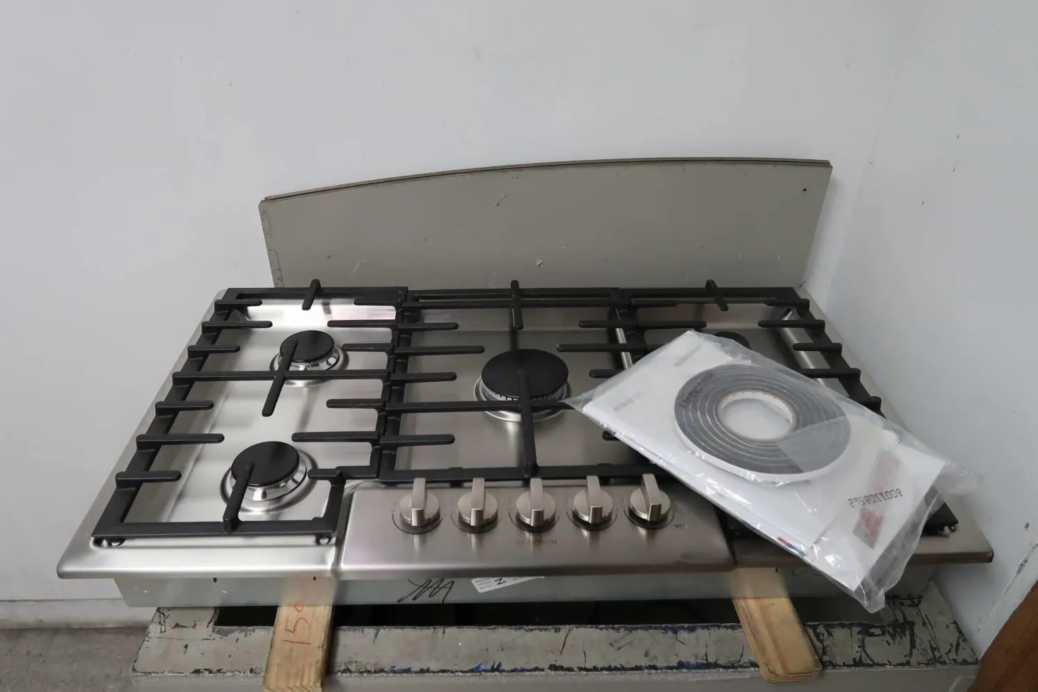 Bosch 800 Series 36" LED Indicator Lights 5 Sealed Burners Gas Cooktop NGM8656UC