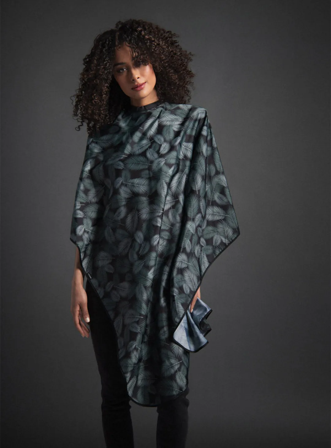 Premium Client Hairstyling Cape - Palms Print